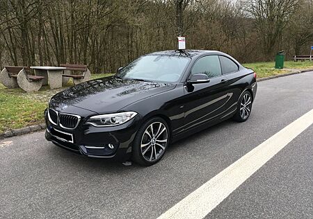 BMW 220i Coupé Sport Line Sport Line