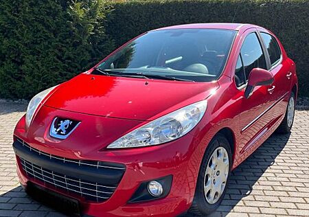 Peugeot 207 95 VTi / TÜV neu / 8-Fach bereift