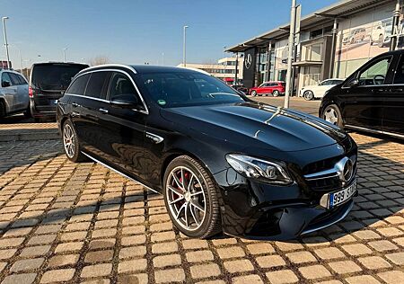 Mercedes-Benz E 63 AMG E 63 S AMG Mercedes-AMG E 63 S 4MATIC+ T Autom..