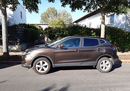 Nissan Qashqai 1.2 DIG-T Acenta Chestnut Bronze