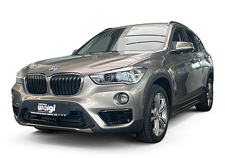 BMW X1 18i Sport Line +AHK+Sportsitze+Parkassistent+