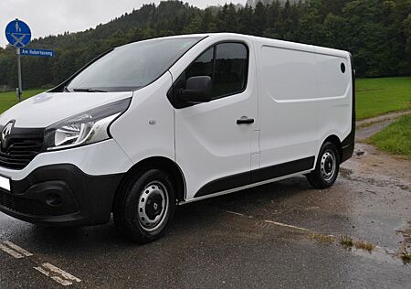 Renault Trafic Komfort 1LH1 2,7t dCi120 mit Regal