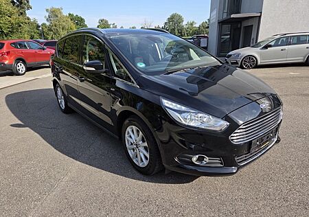 Ford S-Max Titanium