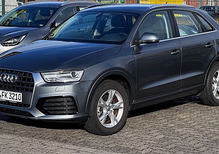 Audi Q3 sport 2.0 TDI S-Line AHK NAVI Keyless