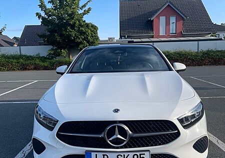 Mercedes-Benz A 180 DCT -