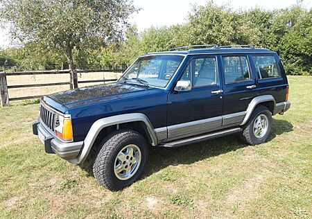 Jeep Cherokee Laredo XJ 4,0 H-Zulassung
