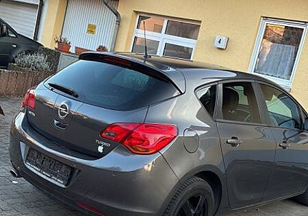 Opel Astra J 1.4 Turbo 2011