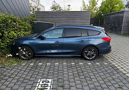 Ford Focus Turnier 1,0 EcoBoost ST-Line TÜV neu