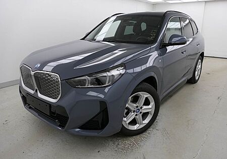 BMW iX1 30 xDrive M Sport Pano_AHK_DrivAssProf_HarmK