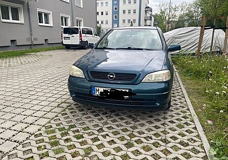 Opel Astra 1.6 -