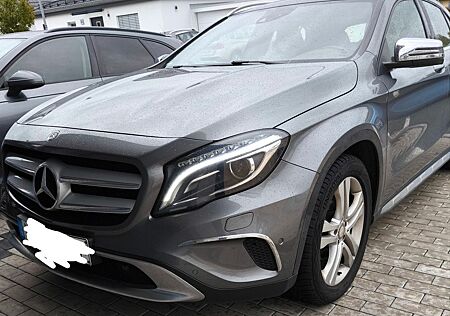 Mercedes-Benz GLA 200 AMG Line AMG Line