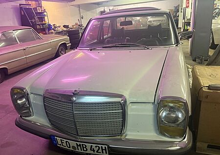 Mercedes-Benz 200 gebraucht kaufen Mercedes-Benz 200 W115 /8