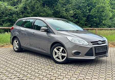 Ford Focus 1,6TDCi DPF Turnier *NAVI*PDC*SCHECKHEFT