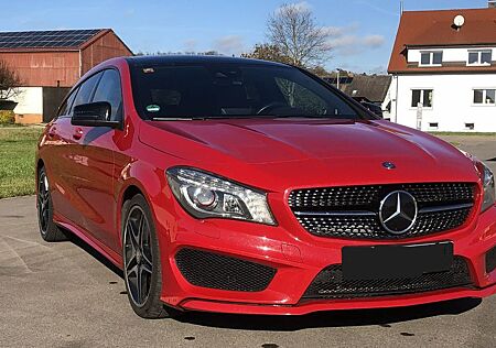 Mercedes-Benz CLA 220 Shooting Brake CLA 220 CDI Shooting Br Aut AMG Distr Pano Kam
