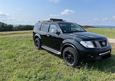 Nissan Pathfinder 2.5 dCi DPF SE 4WD Automatik SE