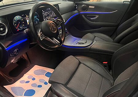 Mercedes-Benz E 300 E T-Modell e,PANORAMA,AHK,KAMERA