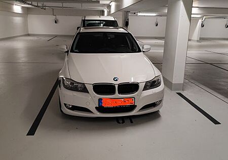 BMW 318i Touring -