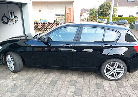 BMW 118i , Anhängerkupplung, gepflegt