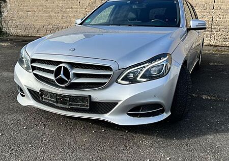 Mercedes-Benz E 200 E 200d T EXCLUSIVE Autom. EXCLUSIVE , Kamera