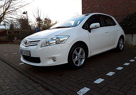 Toyota Auris Design-Paket erst 71Tkm TÜV Neu