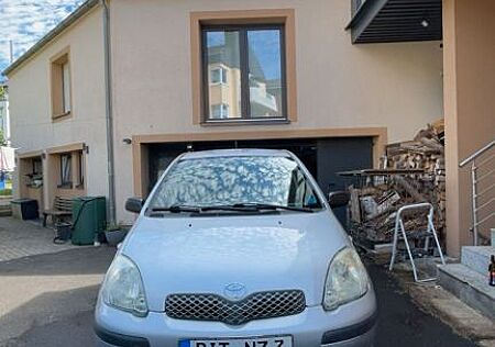 Toyota Yaris 1.0 -