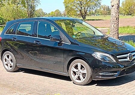 Mercedes-Benz B 180 CDI, Automatik schwarz, BJ 2014, 66.000 km