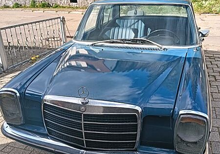 Mercedes-Benz 220