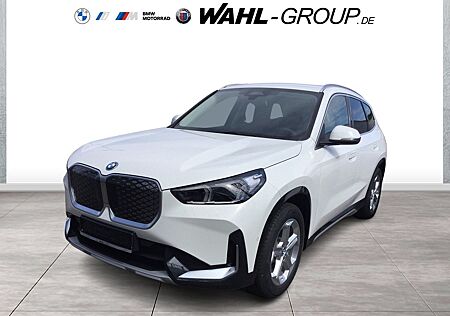 BMW iX1 xDrive30 xLine DAB LED Komfortzg. AHK Shz
