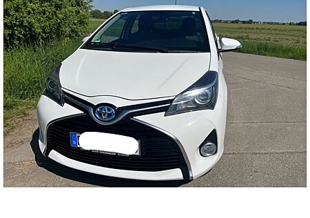 Toyota Yaris Hybrid Edition S | EZ 08/2016 |1. Hand