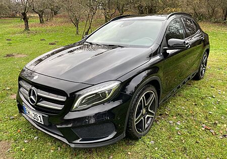 Mercedes-Benz GLA 250 4MATIC AMG Line Mem StandH Sitzh eHeck