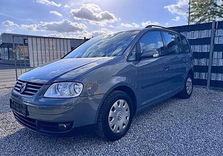 VW Touran Volkswagen 1.6 FSI Highline