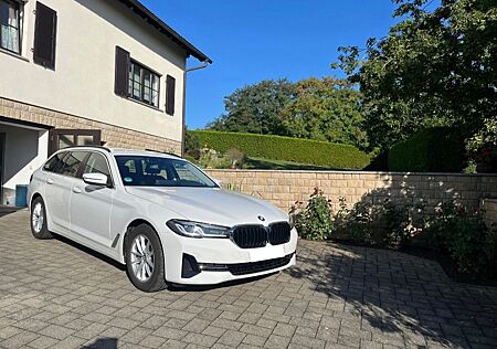 BMW 530i Touring A -