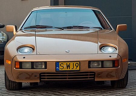 Porsche 928 4,5L V8 low mileage 1982 fully restored