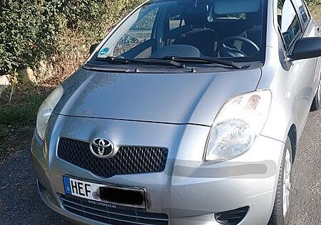 Toyota Yaris 1,3-l-VVT-i Cool Cool