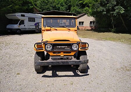 Toyota Land Cruiser Pickup