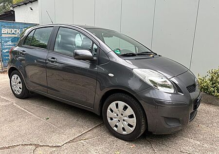 Toyota Yaris Sol 1. Hd top Zustand Scheckheft 4 Trg AHK