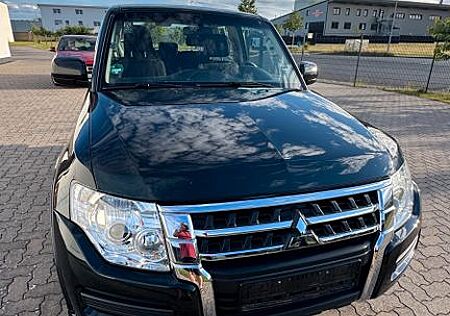 Mitsubishi Pajero 3,2 DI-D 4WD Automatik -