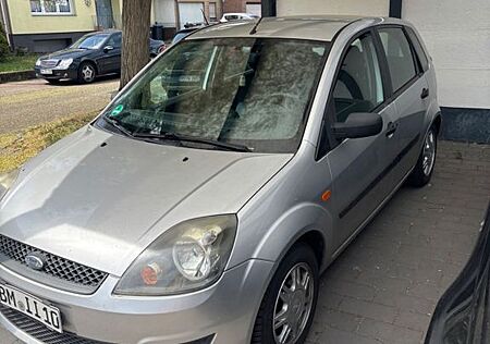 Ford Fiesta 1.4 TÜV neu Klima Soundsystem 8 fach Berf
