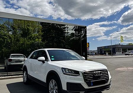 Audi Q2 35 TFSI S tronic | Ibisweiss | SHZ | Alu 17