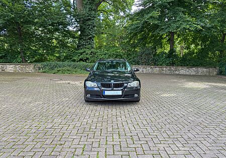 BMW 320i touring - SHZ, KLIMA, PANO