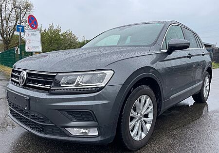 VW Tiguan Volkswagen Comfortline Automatik / Navi Plus / LED
