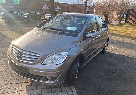 Mercedes-Benz B 200 -