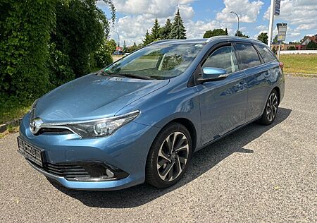 Toyota Auris 1.6D Touring Sports Design Edition