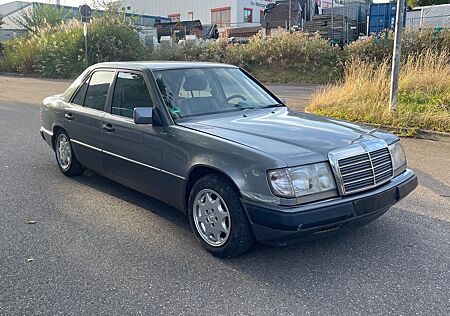 Mercedes-Benz E 230