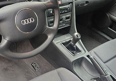 Audi A4 2.4 multitronic -