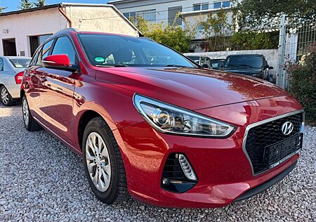 Hyundai i30 gebraucht kaufen Hyundai i30 cw Family*Klima*PDC*CD-Radio*Tüv Neu*1 Hand*