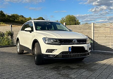 VW Tiguan Volkswagen 2.0 TDI Highline 4Motion DSG Pano AHK