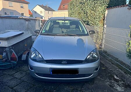 Ford Focus Mk1 Schrägheck Silber 1.8L 115 PS