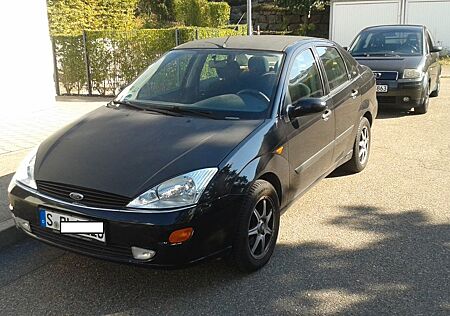 Ford Focus 1.8 Ghia Limousine Benzin Allwetterreifen