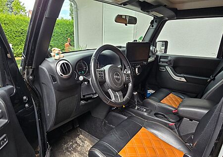 Jeep Wrangler 2.8l CRD Unlimited Sahara Automatik...